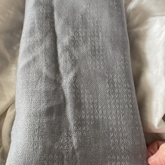 BNWT MK Michael Michael Knors silver scarf - Picture 4 of 4